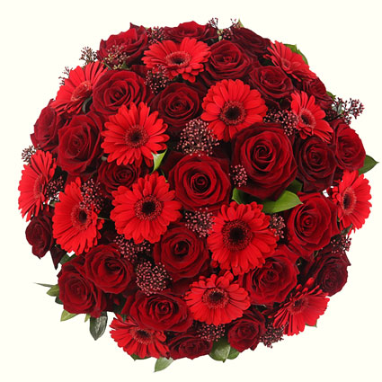 Букет цветов из красных роз и гербер
